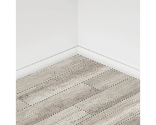 Cameră cu podea din lemn deschis la culoare și pereți albi