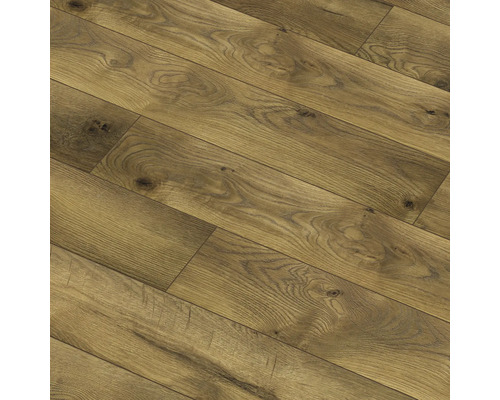 Prim-plan cu podea laminată cu textură de lemn