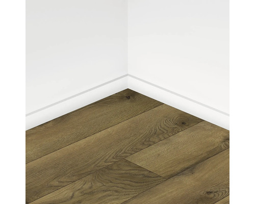 Parchet laminat montat cu aspect de lemn într-un colț al unei camere.