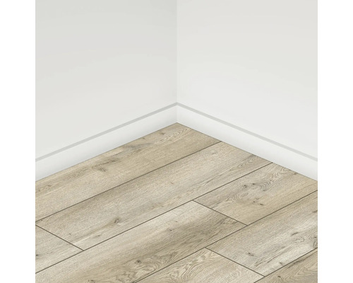 Pardoseală laminată instalată într-un interior.