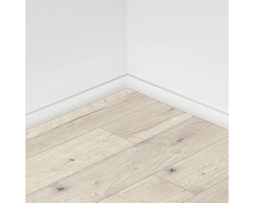 Montarea parchetului laminat deschis la culoare într-o cameră