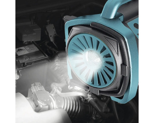 Reflector cu acumulator pentru iluminarea unui compartiment motor