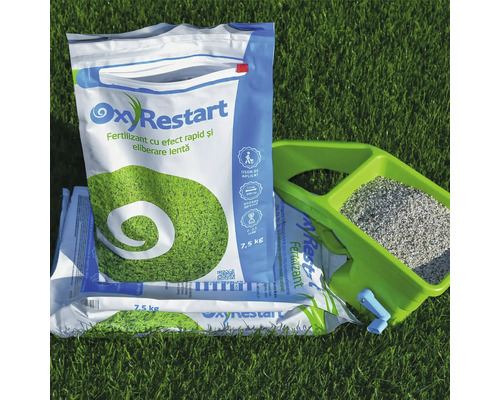 Îngrășământ pentru gazon cu efect de lungă durată în sac și cărucior de dozare