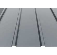 Prim-plan cu o tablă metalică trapezoidală