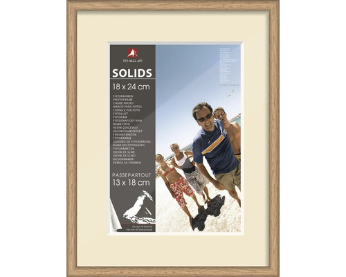 Ramă foto din lemn cu passepartout, format imagine 18 x 24 cm