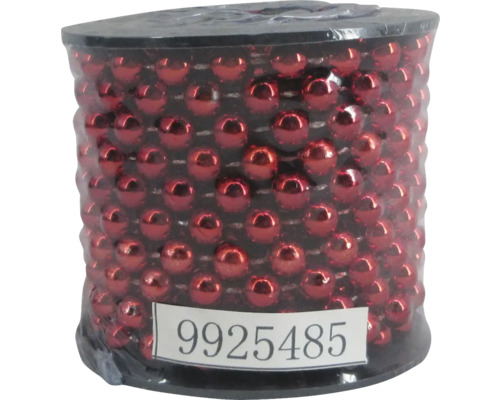 Șirag de mărgele roșii pe o bobină pentru decorare