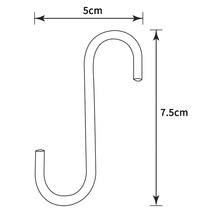 Imagine cu un cârlig în formă de S cu dimensiuni: 5 cm lățime și 7,5 cm înălțime
