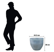 Jardinieră cu dimensiunile de 44,5 cm pe 38 cm