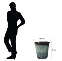 Ghiveci ceramic cu dimensiunile de 47,5 cm pe 47 cm