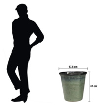 Ghiveci de flori cu dimensiunile de 47,5 cm lățime și 47 cm înălțime