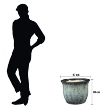 Ghiveci ceramic cu dimensiunile de 47 cm lățime și 38 cm înălțime