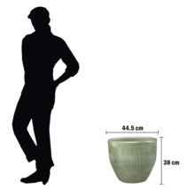 Ghiveci de flori cu dimensiunile de 44,5 cm pe 38 cm