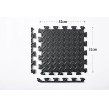 Covoraș puzzle negru, pătrat, cu latura de 32 de centimetri și piese de margine