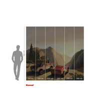 Tapetă foto cu motiv Cars, formată din mai multe fâșii cu indicații de dimensiune și o siluetă pentru compararea dimensiunilor.