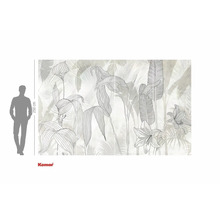 Tapetă foto cu model de plante și o persoană pentru compararea dimensiunilor. Logo Komar.