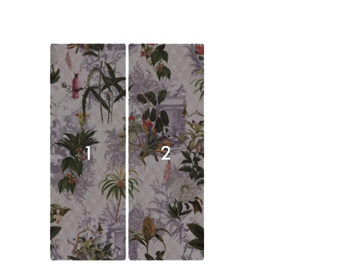 Două fâșii de tapet cu motive florale.