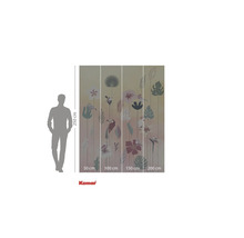 Logo Komar. Imagine de perete cu motive vegetale, dimensiuni 250 cm înălțime și 200 cm lățime.