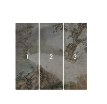 Pictură murală în trei părți cu o scenă de peisaj.