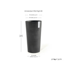 Ghiveci înalt închis la culoare ECOPOTS Amsterdam Mid High 66 cu dimensiuni: înălțime 66 centimetri, diametru 34 centimetri, volum 35,6 litri.