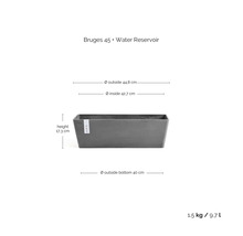 Jardinieră ECOPOTS Bruges 45 cu rezervor de apă. Înălțime 17,3 centimetri, dimensiune exterioară sus 44,8 centimetri, dimensiune interioară 42,7 centimetri.