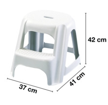 Taburet cu trepte din plastic alb, cu dimensiunile de 42 cm înălțime, 37 cm lățime și 41 cm adâncime.