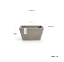 Ghiveci Ecopots Berlin 40, lungime 41 centimetri, adâncime 41 centimetri, înălțime 18 centimetri, volum 21 litri, greutate 1,9 kilograme.
