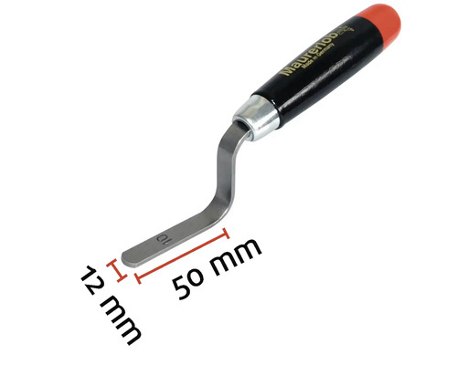 Răzuitor pentru rosturi cu mâner din lemn și dimensiunile de 12 milimetri pe 50 milimetri.