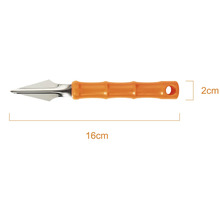 Răzuitor de rosturi cu mâner din plastic portocaliu, lungime totală 16 centimetri, lățime 2 centimetri.
