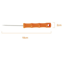 Sulă cu mâner din plastic portocaliu, lungime totală 18 centimetri, lățime mâner 2 centimetri.