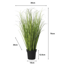 Iarbă artificială în ghiveci cu dimensiuni: înălțime 70 centimetri, lățime 30 centimetri, adâncime 30 centimetri, înălțime ghiveci 12,5 centimetri.