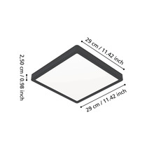 Plafonieră LED pătrată cu dimensiuni: 29 centimetri pe 29 centimetri și o înălțime de 2,50 centimetri.