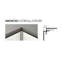 Colț interior pentru plăci ceramice ca accesoriu pentru placarea pereților cu dimensiuni de 7 milimetri și 4,5 milimetri.