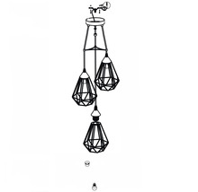 Lumină suspendată cu trei abajururi cu design geometric