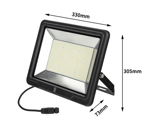Reflector LED cu dimensiunile de 330 mm x 305 mm x 73 mm pentru utilizare în exterior